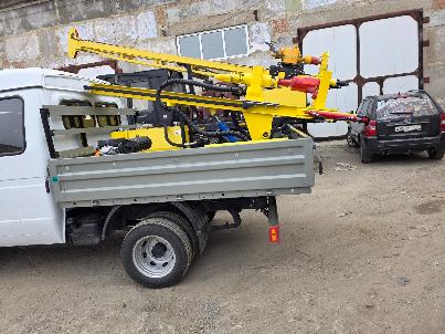 вращающийся шнек, буровая установка, малогабаритная буровая установка на шасси, состав грунта по мере проходки, шнековый метод 